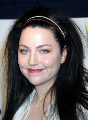 Keywords: amy lee,evanescence,49th annual grammy nominations,grammy nominations,music box,red carpet,2006