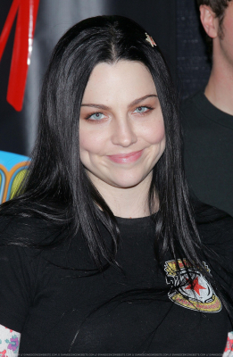 Keywords: amy lee,evanescence,jingle ball,jingle ball 2006,hm artist gift lounge,gift lounge,2006