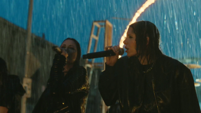 Keywords: amy lee,amy photos,amy pic,fight like a girl,flag