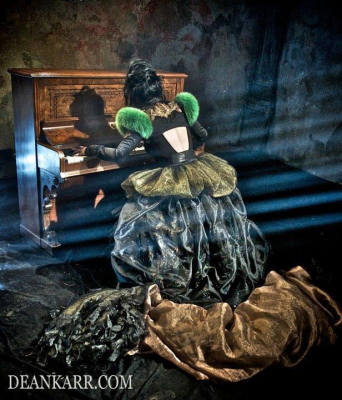 Keywords: amy lee,amy photos,evanescence,gallery,music video,My Heart is Broken