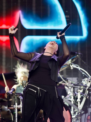 Keywords: Evanescence,Amy Lee,Who Will You Follow,Sanctuary,Sick New World,Sick New World 2026,Las Vegas,live debut,Evanescence live,rock music,alternative rock,metal,concert,new music,band update