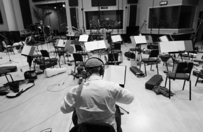 Dave Eggar has confirmed he recorded string sections for the upcoming Evanescence album
Keywords: evanescence,Ev5,Dave Egga,Susie Benc